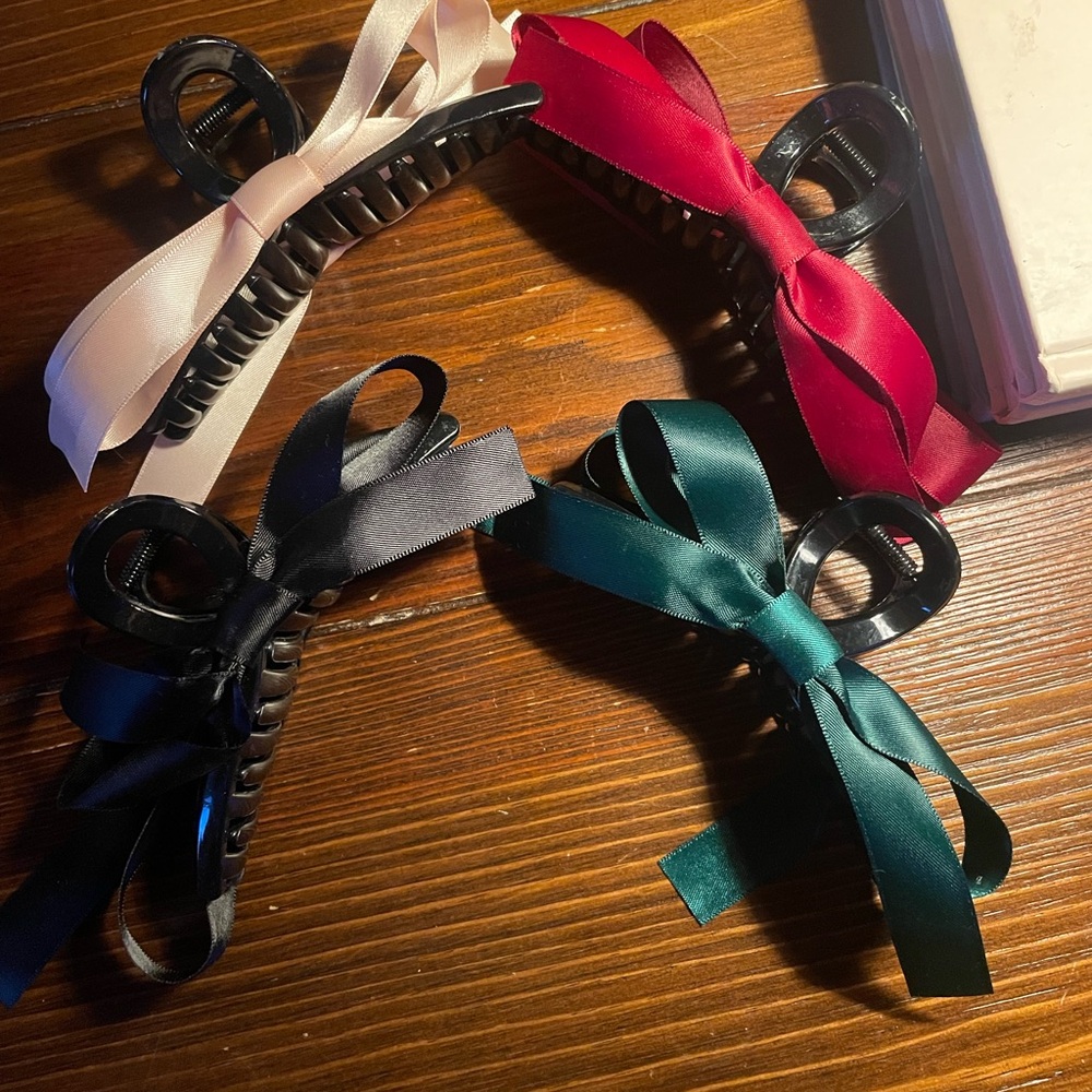 Set of Hair Clips with Bows in Multiple Colors